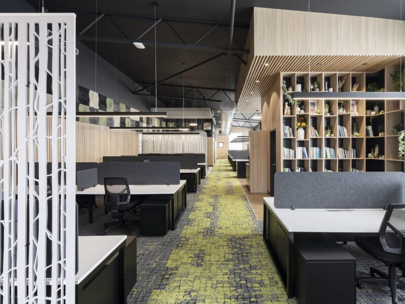 An image of custom Cascade™ Static Screens in Pavilion, a pure white